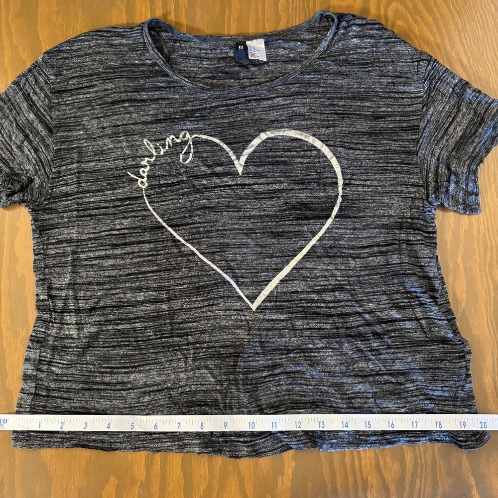 4/$20 H&M Darling Heart Gray Boxy T-Shirt Top - Picture 8 of 11